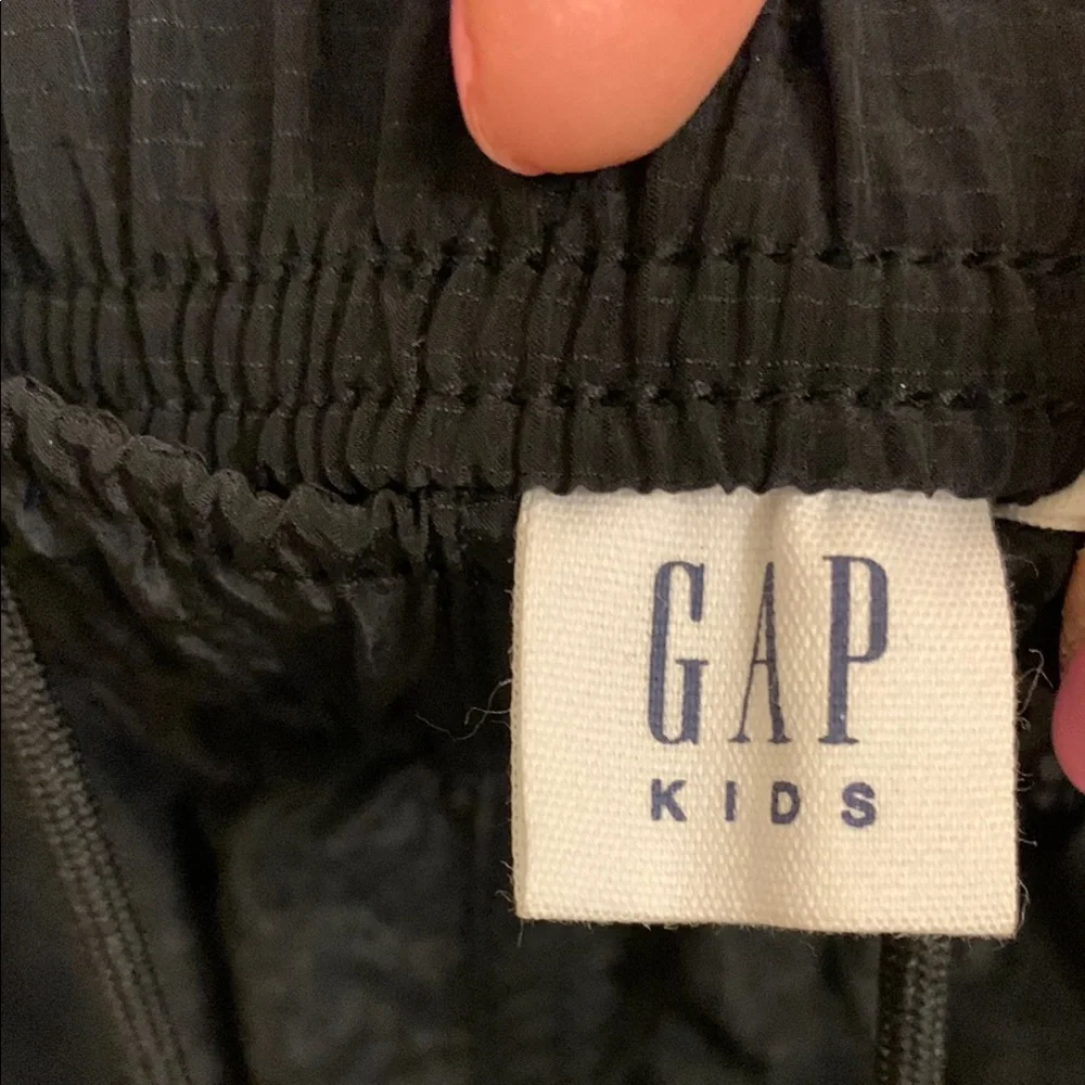 NWT GAP boys Large Black Cargo Swim Shorts